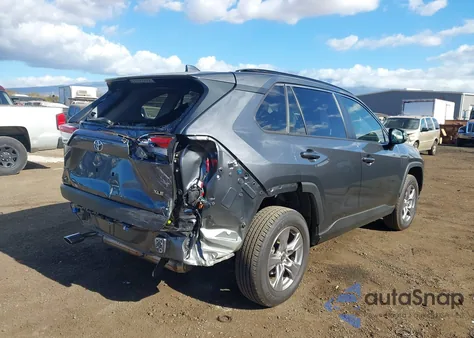 2024 Toyota Rav4 Xle z USA, uszkodzony, nr VIN JTMW1RFV2RD124484
